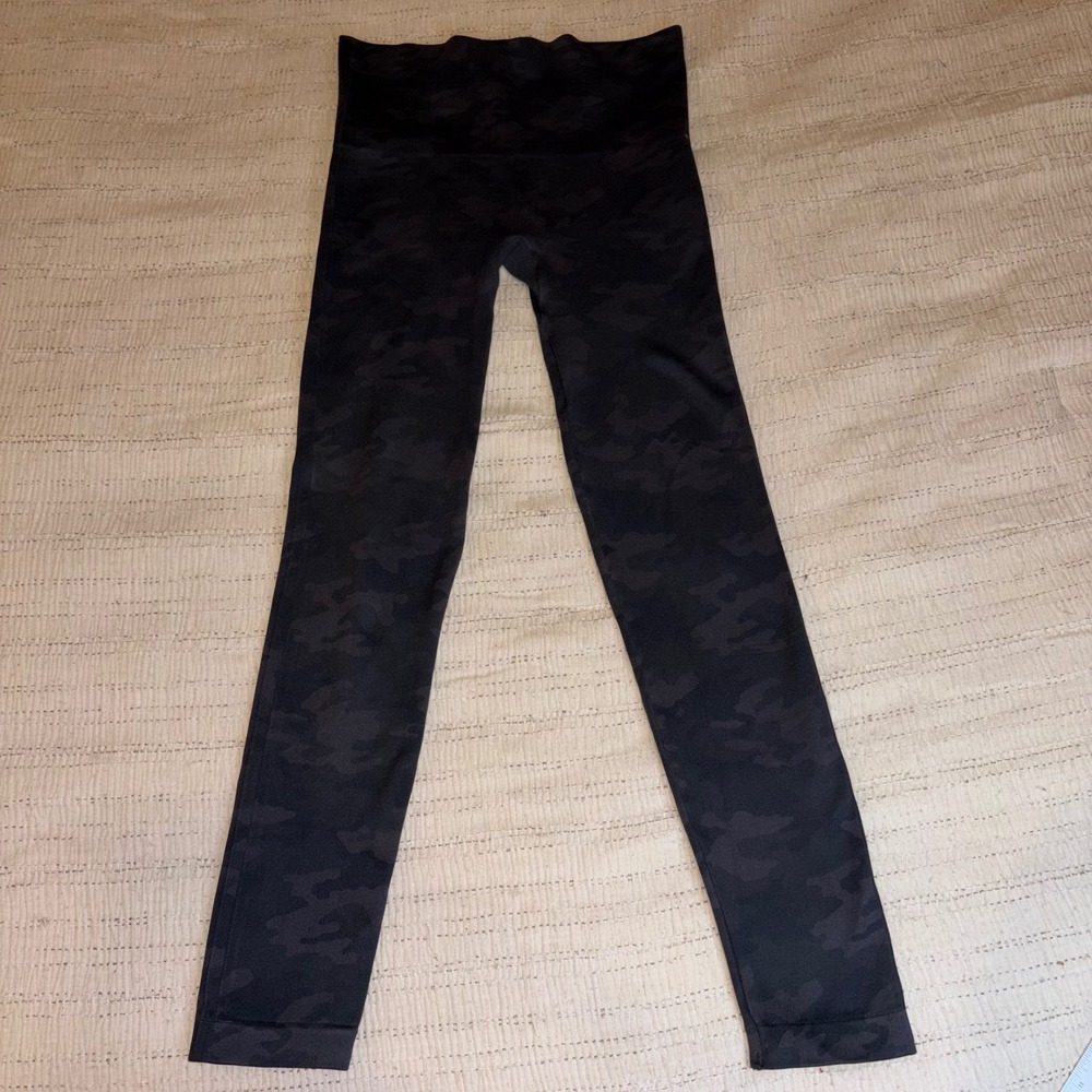 Spanx Look at Me Now Seamless Leggings Black Camo High Waist Size Large L/G